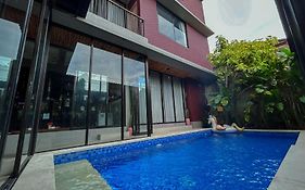 Yurooms Villapartment - Love Room Bali (Adults Only)